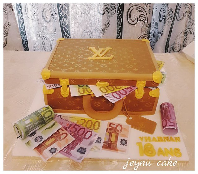 Cake by Jeynu cakes
